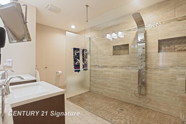 Builiding view twenty four for 49 Willow Pond Dr., Saginaw, MI. 48603