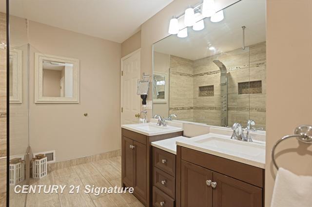 Builiding view twenty six for 49 Willow Pond Dr., Saginaw, MI. 48603