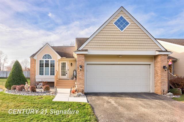 Builiding view two for 49 Willow Pond Dr., Saginaw, MI. 48603