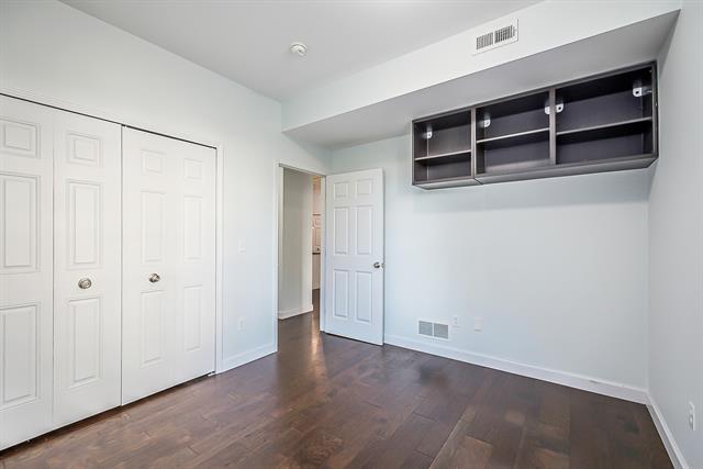 Builiding view seventeen for 922 Summerfield Glen, Ann Arbor, MI. 48103