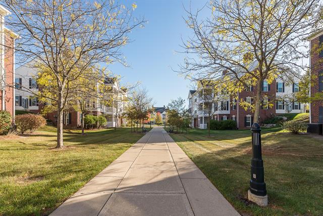 Builiding view twenty five for 922 Summerfield Glen, Ann Arbor, MI. 48103