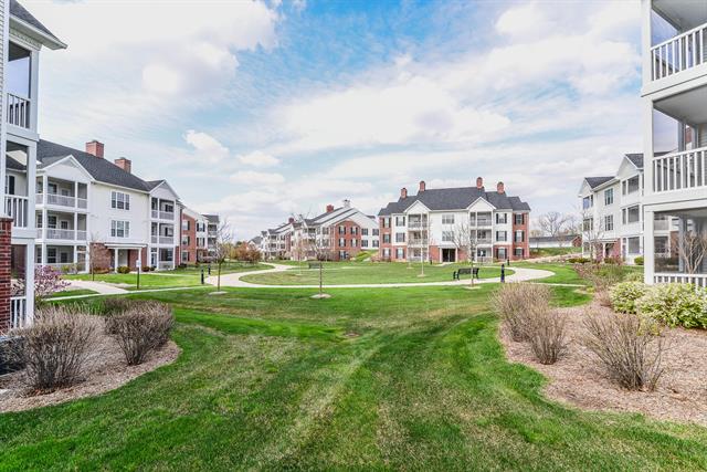 Builiding view twenty one for 922 Summerfield Glen, Ann Arbor, MI. 48103