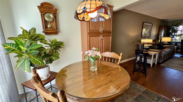 Builiding view fifteen for 92 Linswood St., Monroe, MI. 48162