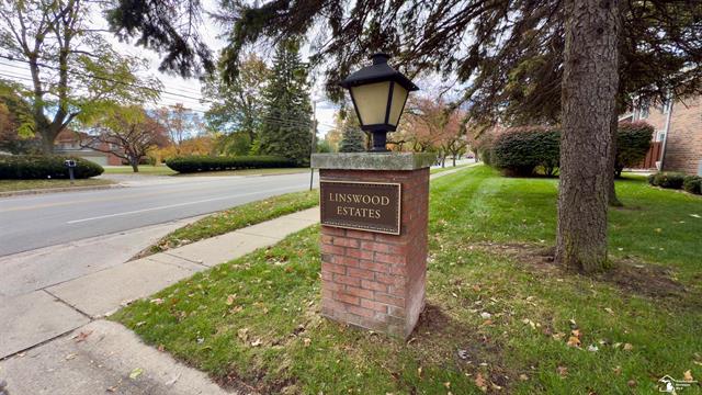 Builiding view one for 92 Linswood St., Monroe, MI. 48162