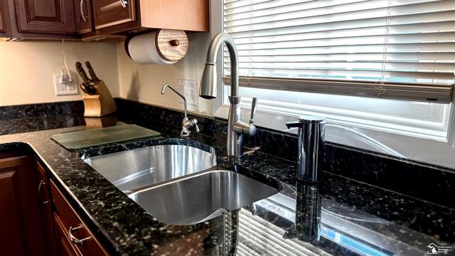 Builiding view thirteen for 92 Linswood St., Monroe, MI. 48162