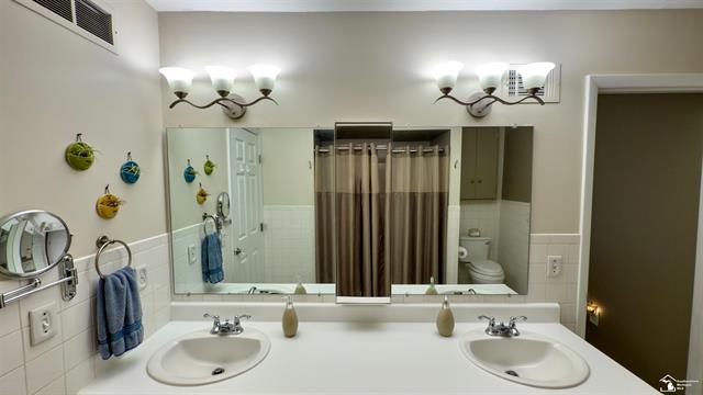 Builiding view twenty five for 92 Linswood St., Monroe, MI. 48162