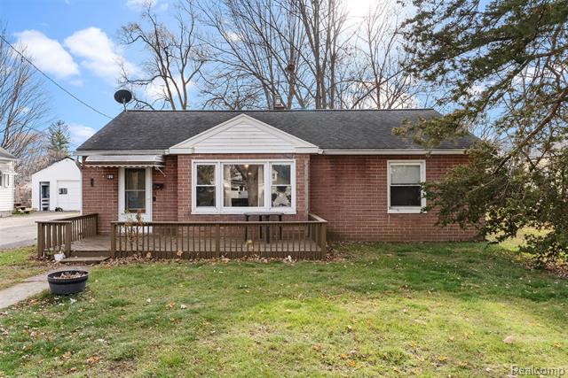 Builiding view two for 821 Ryan Street, Owosso, MI. 48867