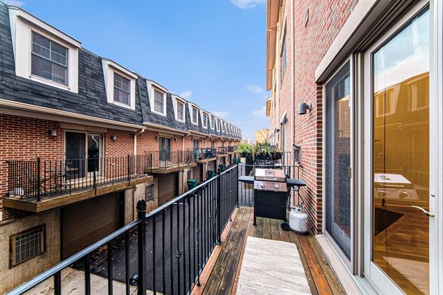 Builiding view fifteen for 140 Ashley Mews, Ann Arbor, MI. 48104