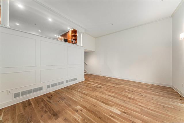 Builiding view thirty three for 140 Ashley Mews, Ann Arbor, MI. 48104