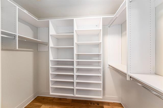 Builiding view twenty one for 140 Ashley Mews, Ann Arbor, MI. 48104