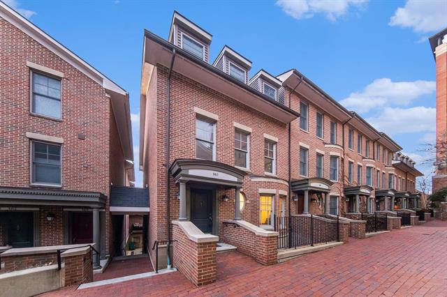 Builiding view two for 140 Ashley Mews, Ann Arbor, MI. 48104