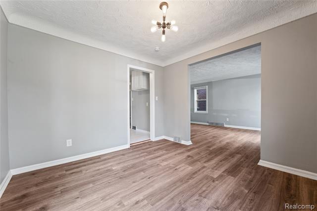Builiding view nineteen for 17217 Shaftsbury, Detroit, MI. 48219