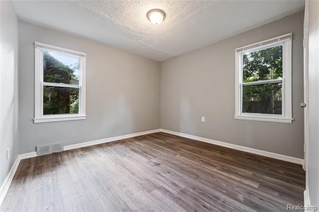 Builiding view seven for 17217 Shaftsbury, Detroit, MI. 48219