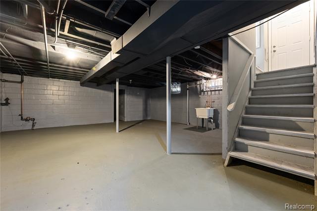 Builiding view twenty three for 17217 Shaftsbury, Detroit, MI. 48219