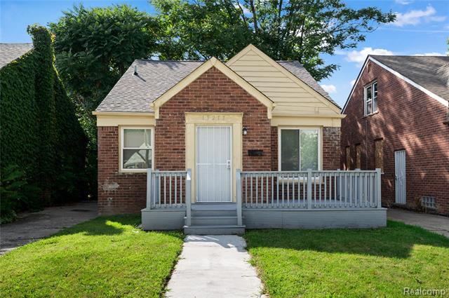front view picture of 17217 Shaftsbury Avenue, Detroit, MI. 48219
