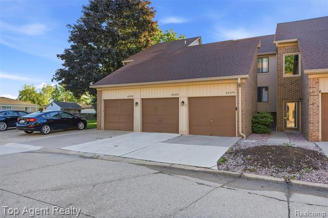 Builiding view forty three for 42374 Lochmoor, Clinton Township, MI. 48038