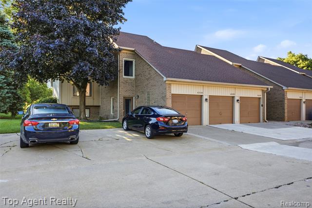 Builiding view forty two for 42374 Lochmoor, Clinton Township, MI. 48038