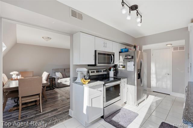 Builiding view one for 42374 Lochmoor, Clinton Township, MI. 48038