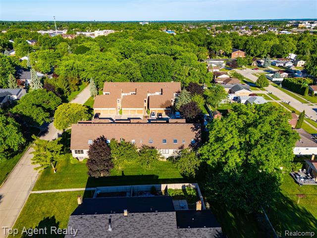 Builiding view thirty eight for 42374 Lochmoor, Clinton Township, MI. 48038