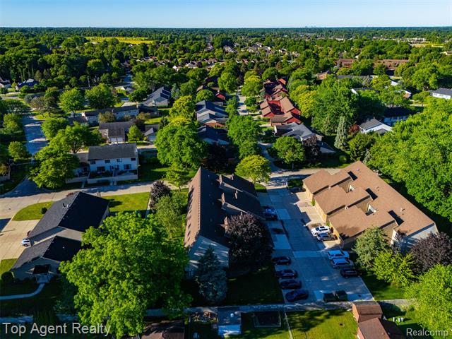Builiding view thirty five for 42374 Lochmoor, Clinton Township, MI. 48038