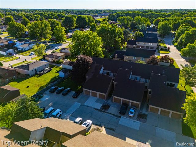 Builiding view thirty one for 42374 Lochmoor, Clinton Township, MI. 48038