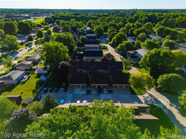 Builiding view thirty two for 42374 Lochmoor, Clinton Township, MI. 48038