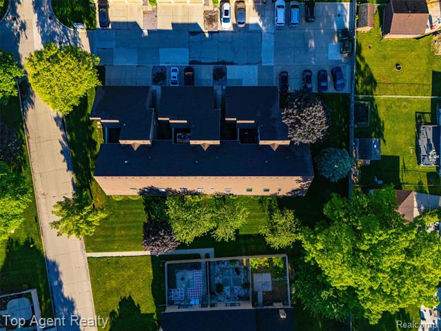 Builiding view thirty for 42374 Lochmoor, Clinton Township, MI. 48038