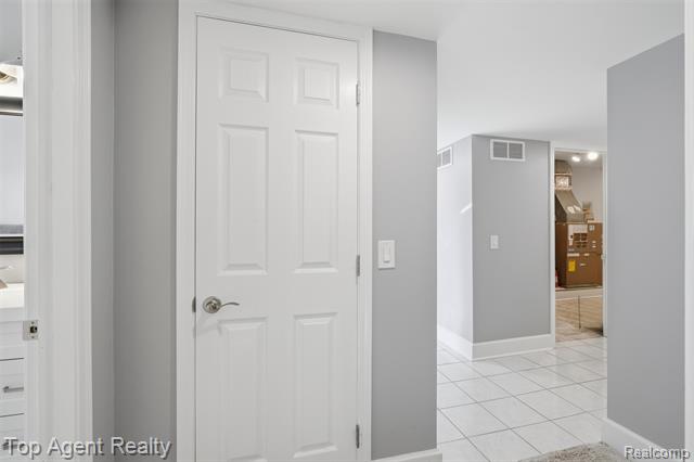 Builiding view twenty two for 42374 Lochmoor, Clinton Township, MI. 48038