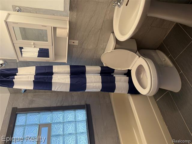 Builiding view eight for 2468 Fernwood, Ann Arbor, MI. 48104