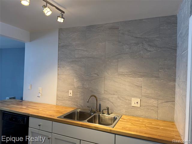 Builiding view five for 2468 Fernwood, Ann Arbor, MI. 48104