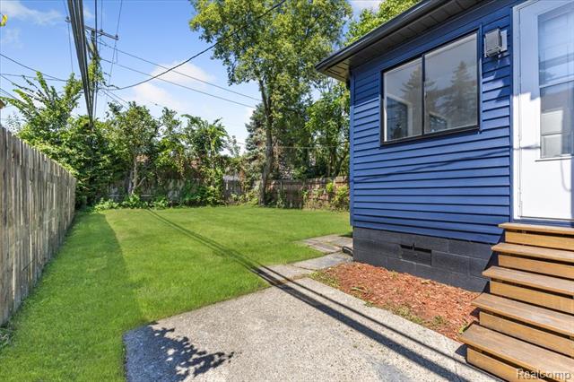 Builiding view twenty three for 1761 Stanford, Berkley, MI. 48072