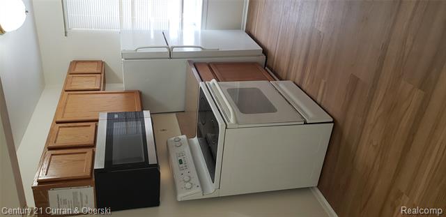 Builiding view nineteen for 10185 Allen Pointe, Allen Park, MI. 48101