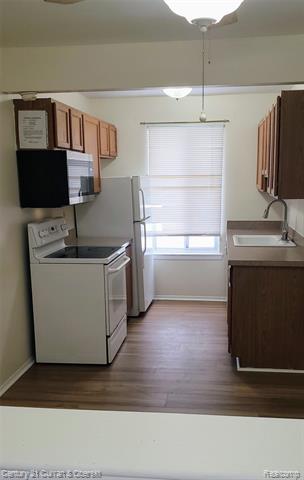 Builiding view seventeen for 10185 Allen Pointe, Allen Park, MI. 48101