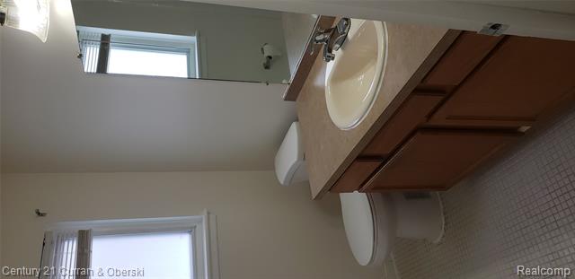 Builiding view ten for 10185 Allen Pointe, Allen Park, MI. 48101