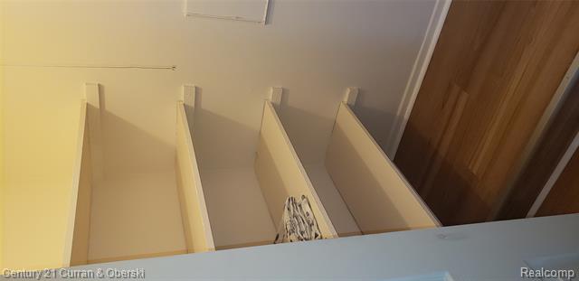 Builiding view twelve for 10185 Allen Pointe, Allen Park, MI. 48101