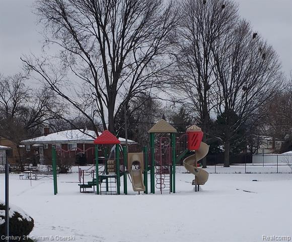 Builiding view two for 10185 Allen Pointe, Allen Park, MI. 48101