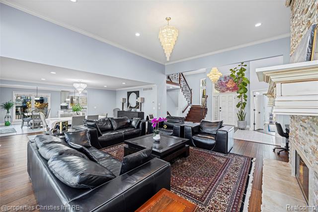 Builiding view eight for 27085 Winchester, Farmington, MI. 48331