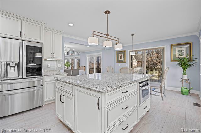 Builiding view eighteen for 27085 Winchester, Farmington, MI. 48331