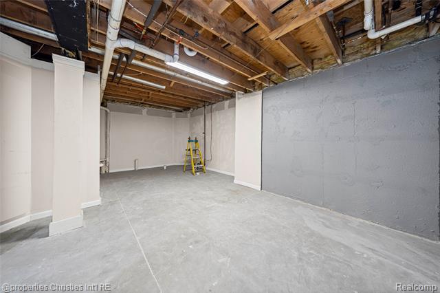 Builiding view fifty one for 27085 Winchester, Farmington, MI. 48331