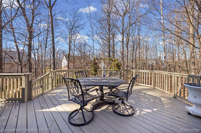 Builiding view fifty six for 27085 Winchester, Farmington, MI. 48331