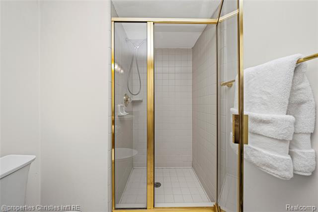 Builiding view fifty for 27085 Winchester, Farmington, MI. 48331