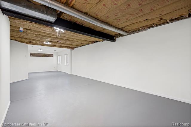 Builiding view forty eight for 27085 Winchester, Farmington, MI. 48331