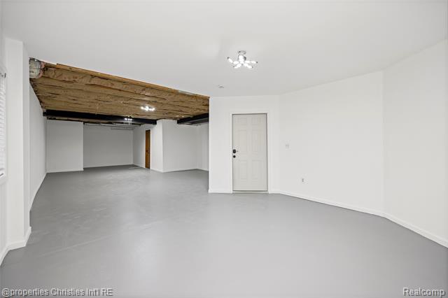 Builiding view forty five for 27085 Winchester, Farmington, MI. 48331