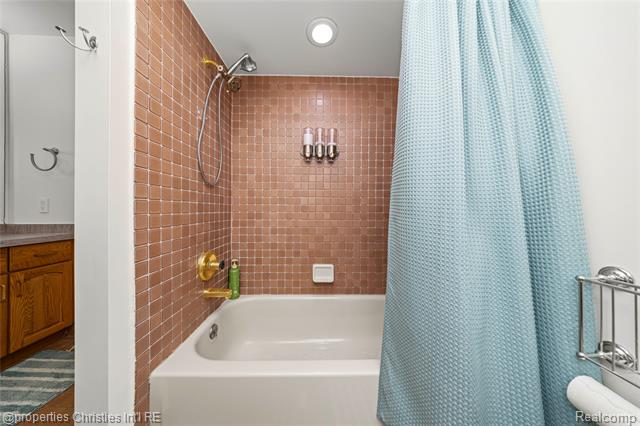 Builiding view forty four for 27085 Winchester, Farmington, MI. 48331