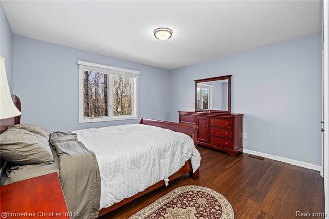 Builiding view forty one for 27085 Winchester, Farmington, MI. 48331