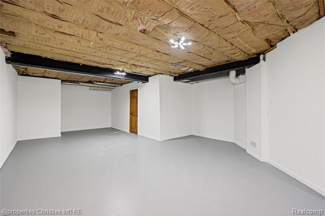 Builiding view forty seven for 27085 Winchester, Farmington, MI. 48331