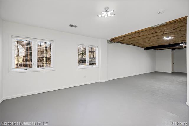 Builiding view forty six for 27085 Winchester, Farmington, MI. 48331