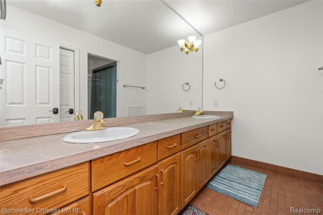 Builiding view forty three for 27085 Winchester, Farmington, MI. 48331