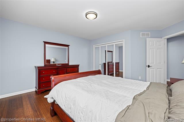 Builiding view forty two for 27085 Winchester, Farmington, MI. 48331