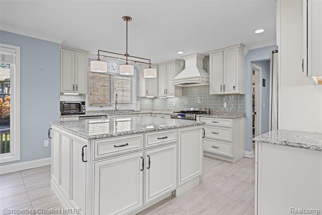 Builiding view fourteen for 27085 Winchester, Farmington, MI. 48331